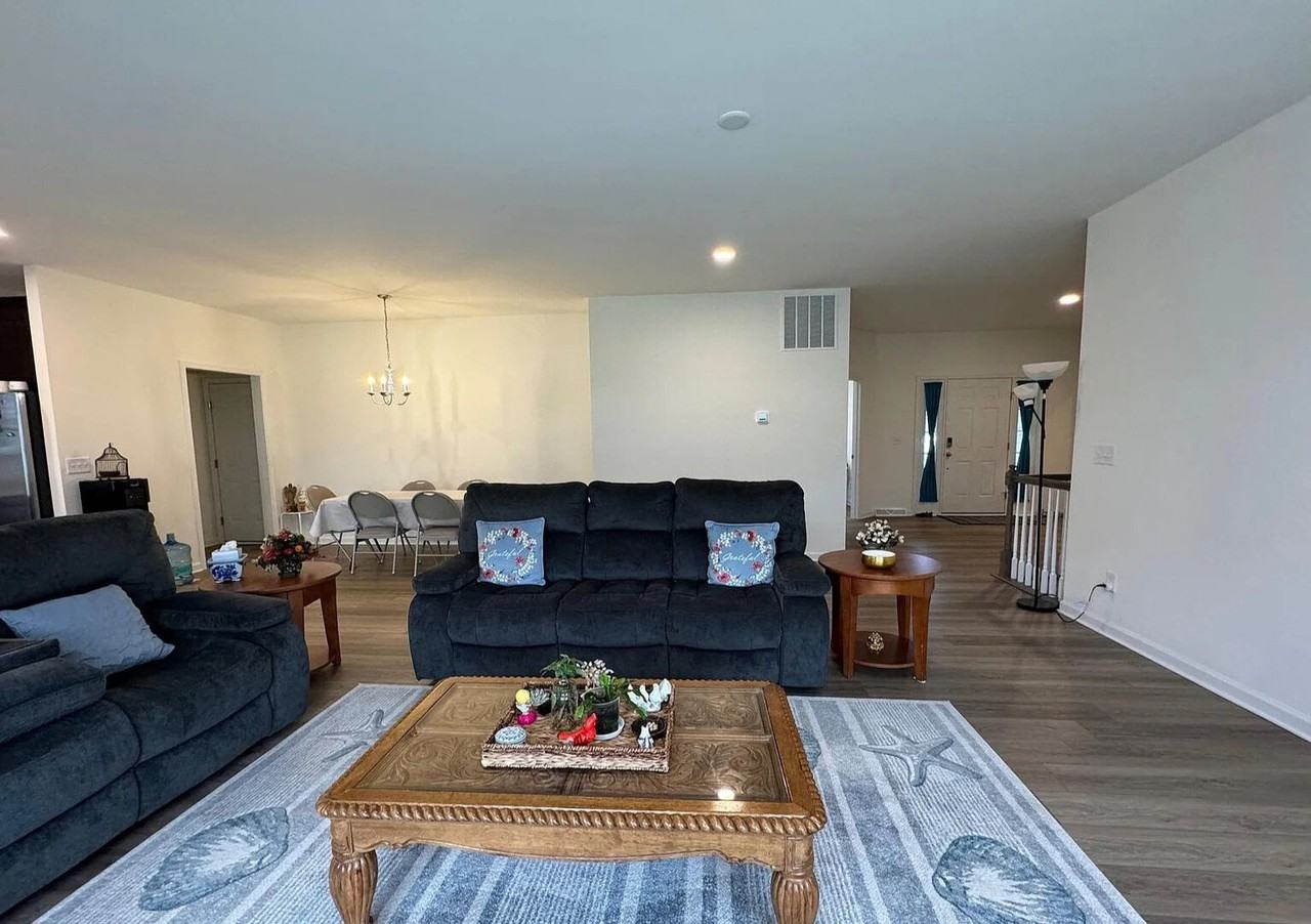 24587 Hollytree Cir - Photo 4 of 40