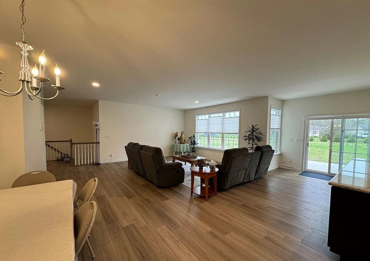 24587 Hollytree Cir - Photo 5 of 40