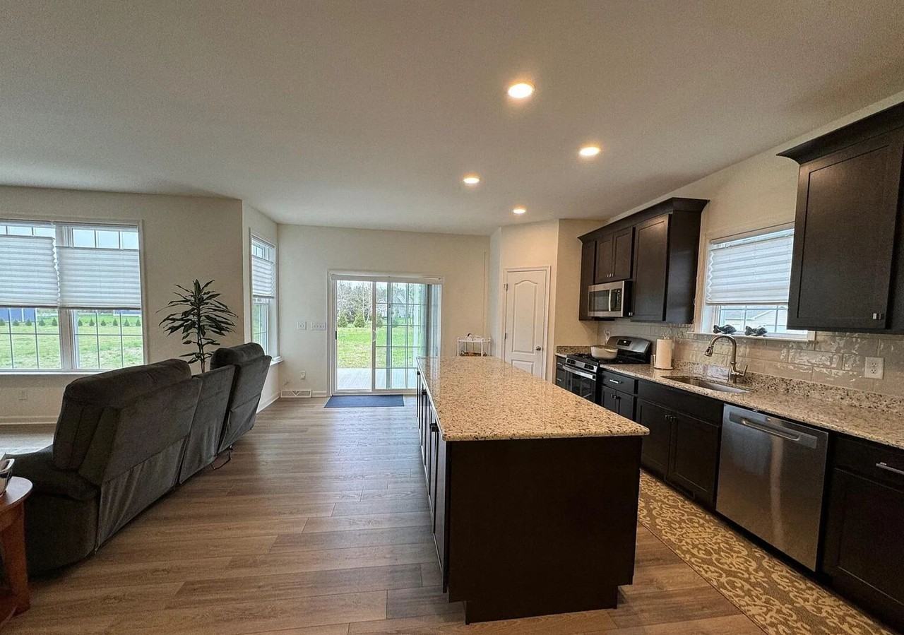 24587 Hollytree Cir - Photo 7 of 40