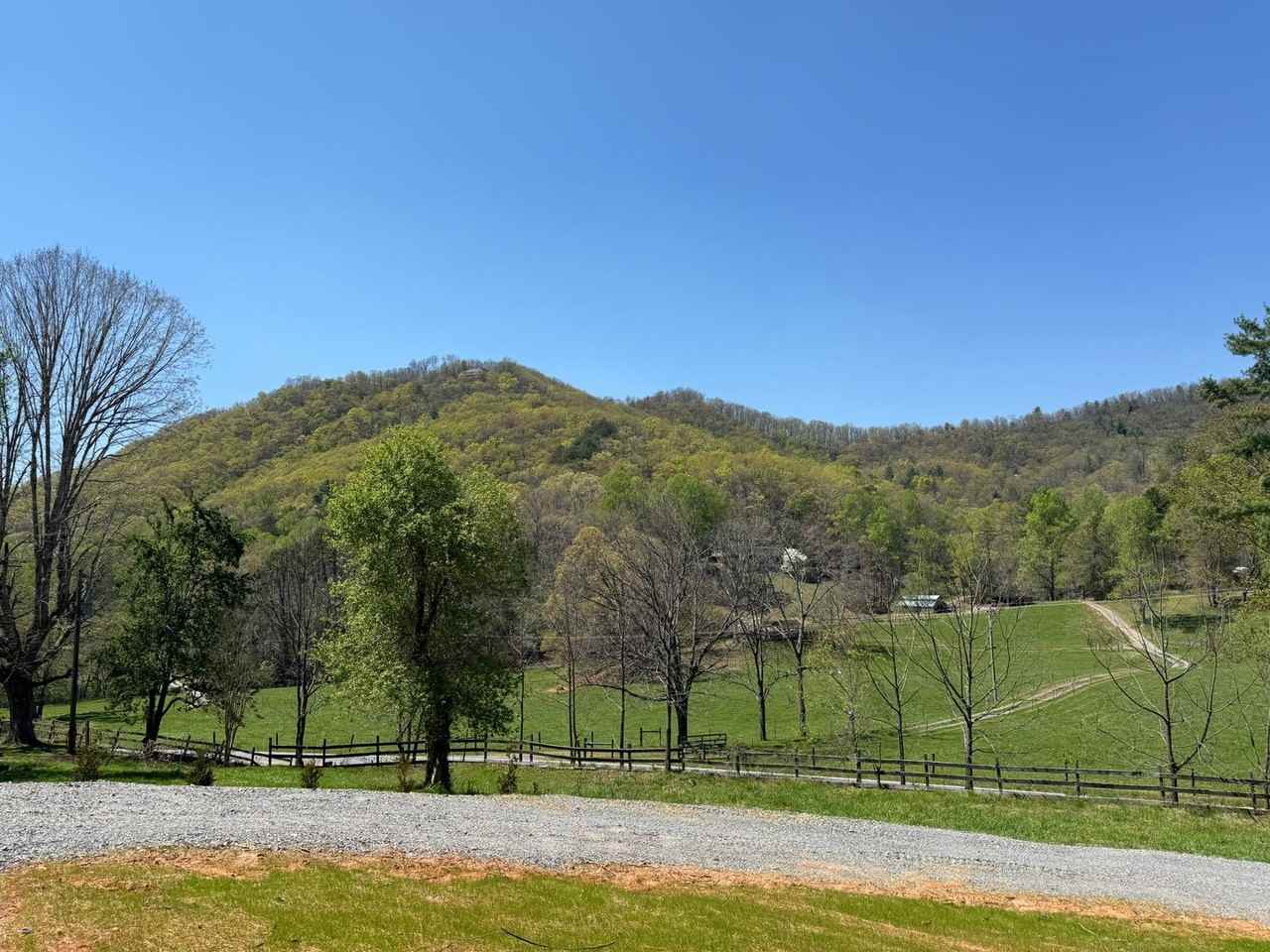 2566 Downings Creek Rd - Photo 2 of 14