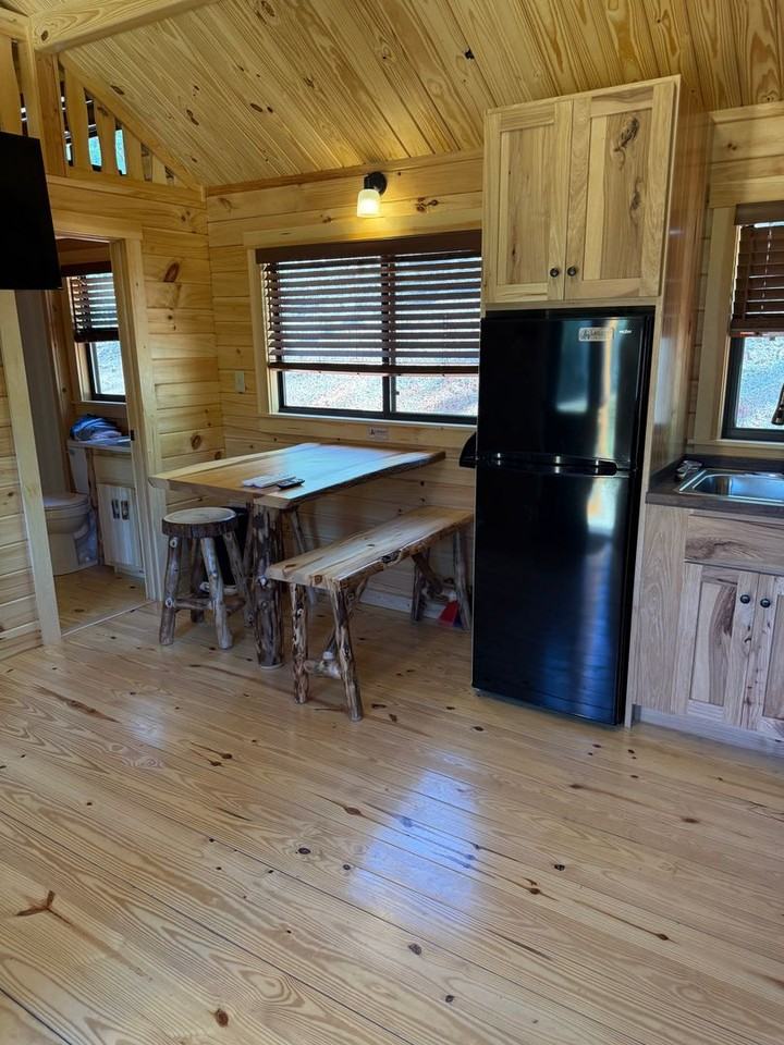 2566 Downings Creek Rd - Photo 7 of 14