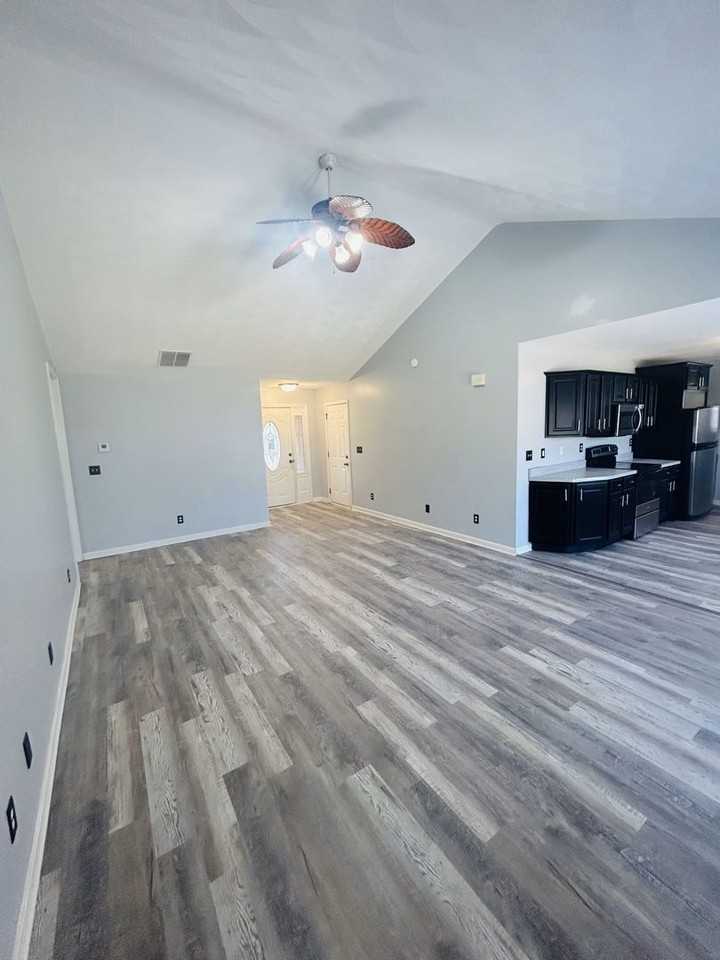 244 Clover Cove Dr - Photo 3 of 20