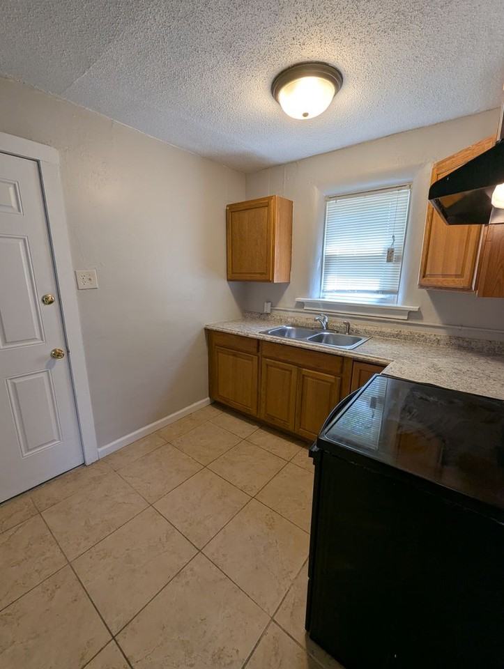 6903 Edison Ave - Photo 3 of 11