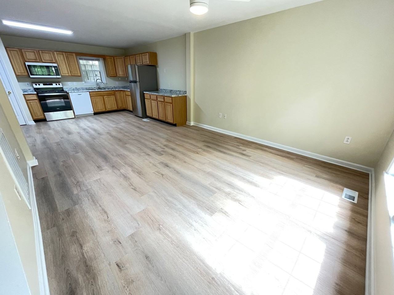 907 N Greensboro St Apt B - Photo 4 of 50