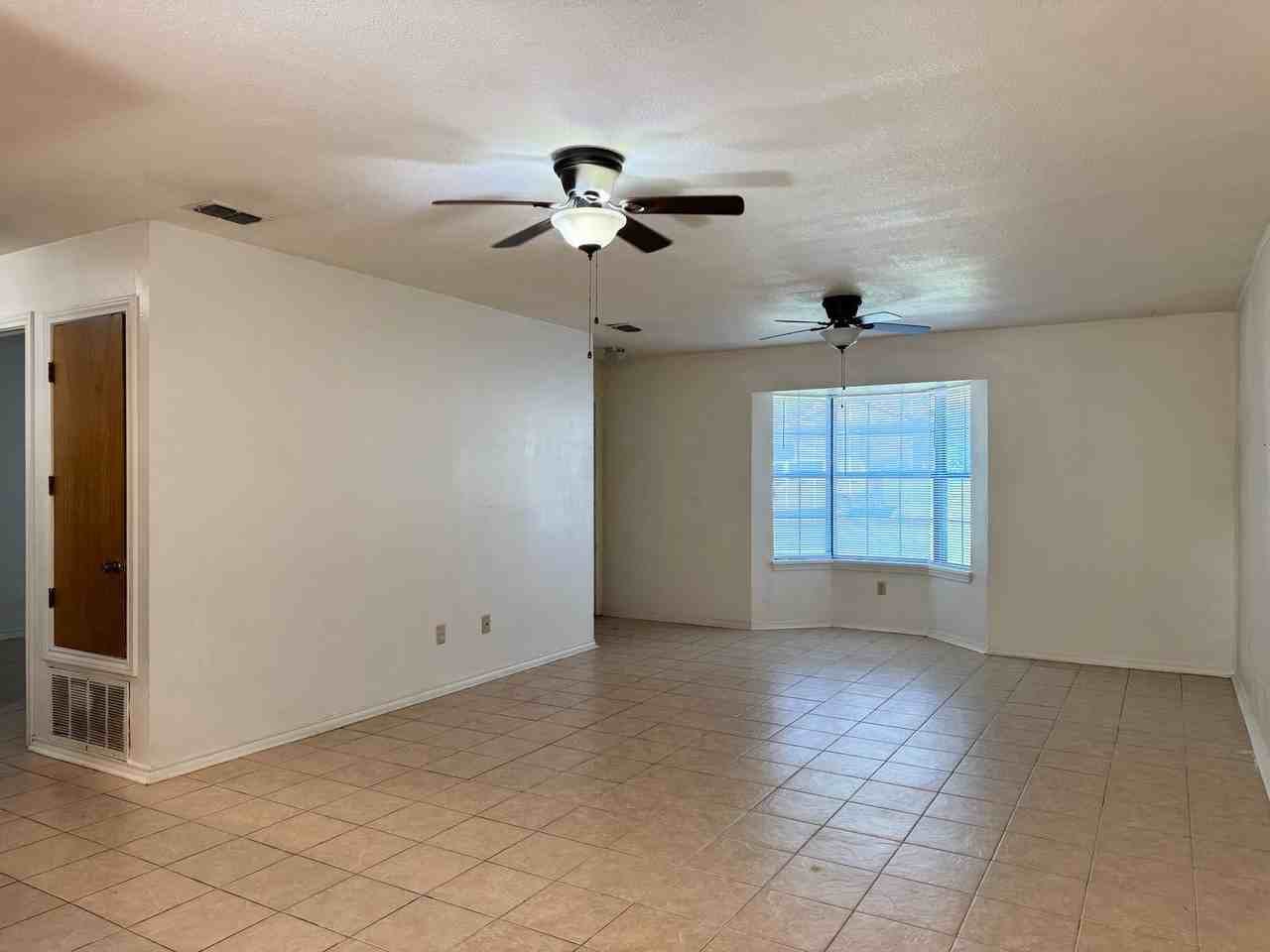 16048 Shoshone Dr - Photo 5 of 21