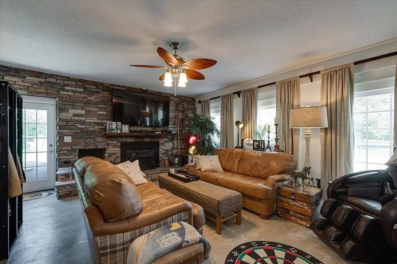 202 Dockery Ln Se - Photo 3 of 13