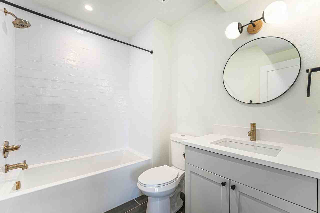 1331 Newton St - Photo 6 of 12
