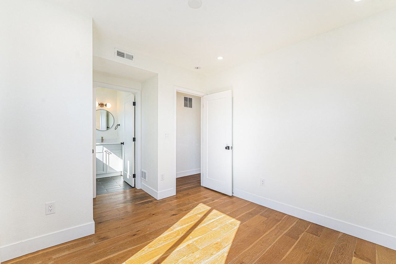 1331 Newton St - Photo 7 of 12