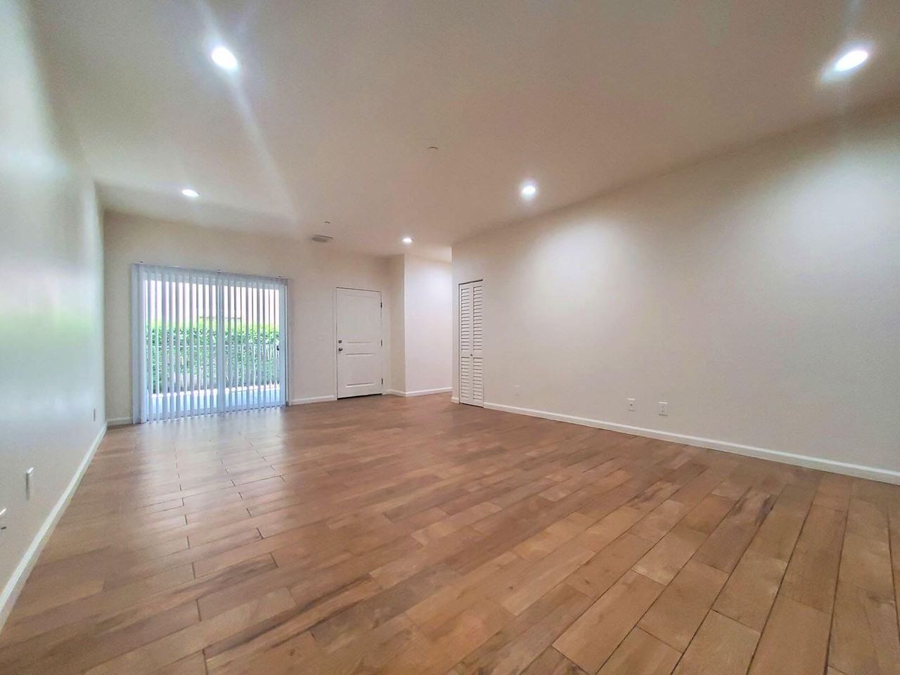 Laurel Street Apts - Photo 2 of 26