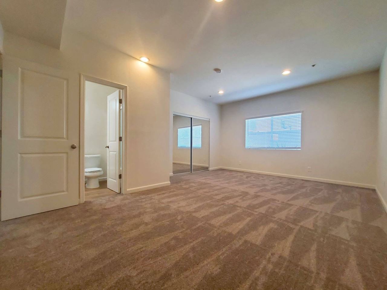 Laurel Street Apts - Photo 6 of 26