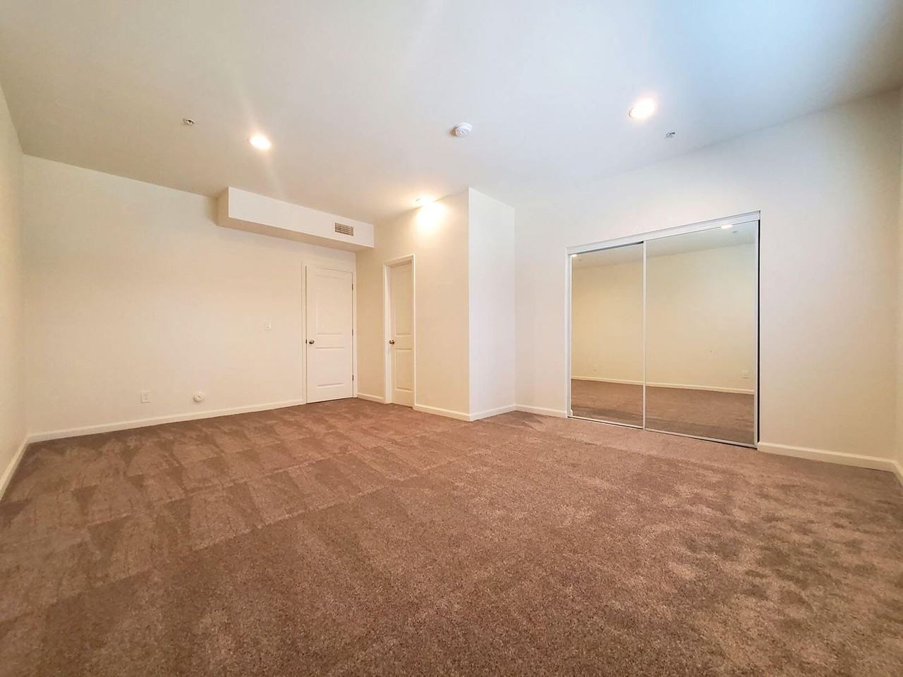 Laurel Street Apts - Photo 7 of 26