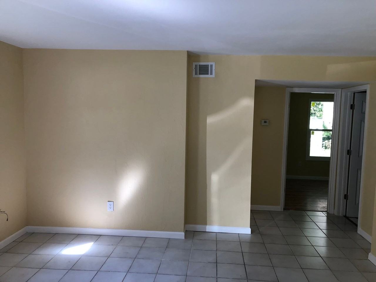 1030 Nw 55th St - Photo 4 of 21