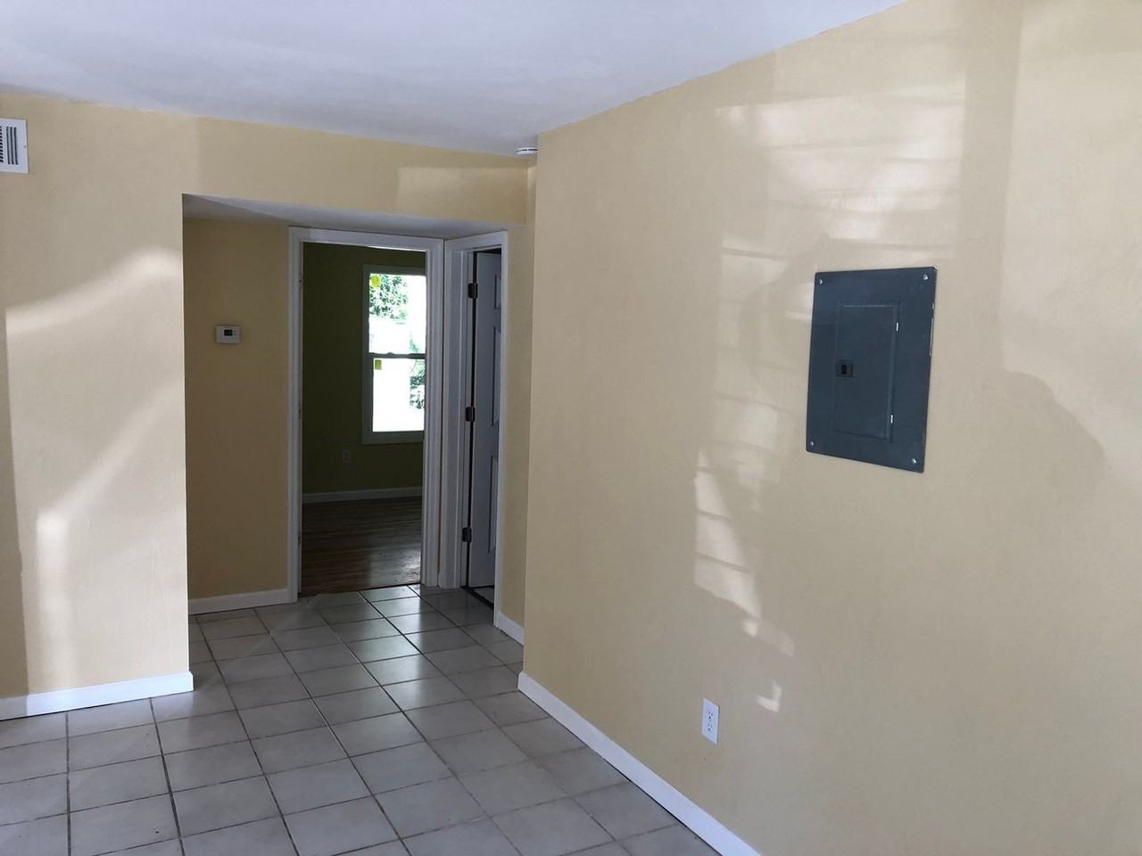 1030 Nw 55th St - Photo 6 of 21