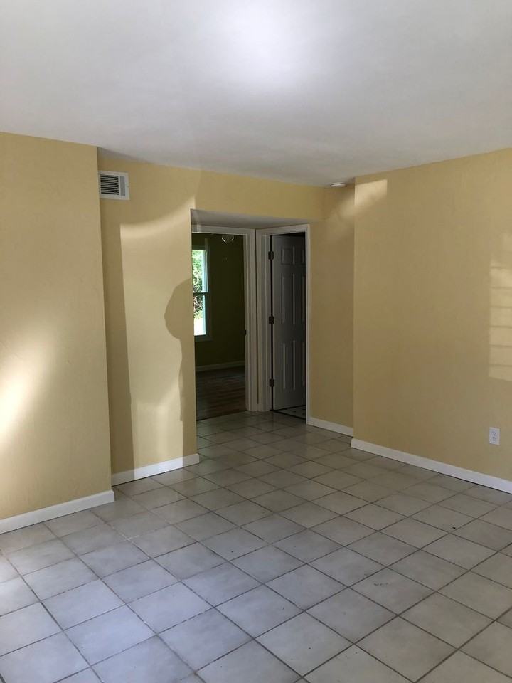 1030 Nw 55th St - Photo 7 of 21