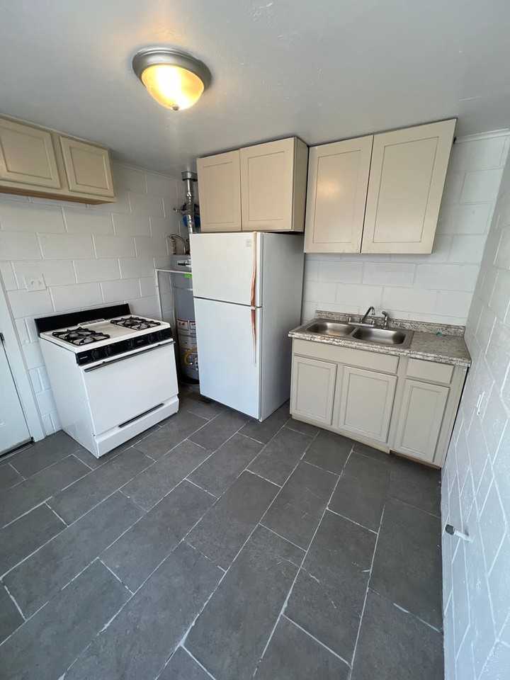 1216 High St Se #C - Photo 7 of 10