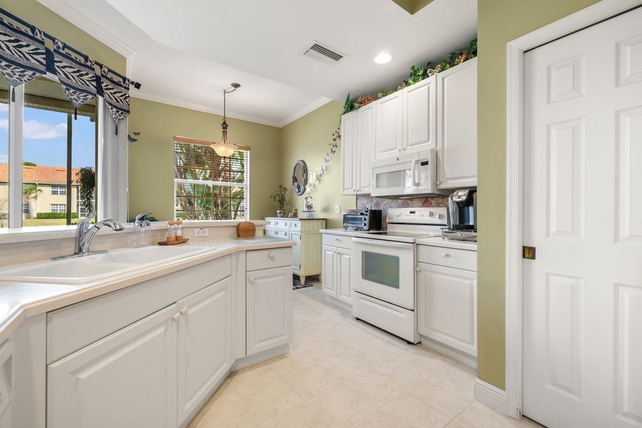 5110 W Hyde Park Ct - Photo 4 of 50