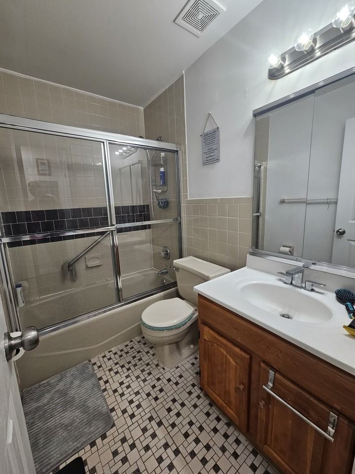 321 Kennedy Dr #301 - Photo 4 of 6