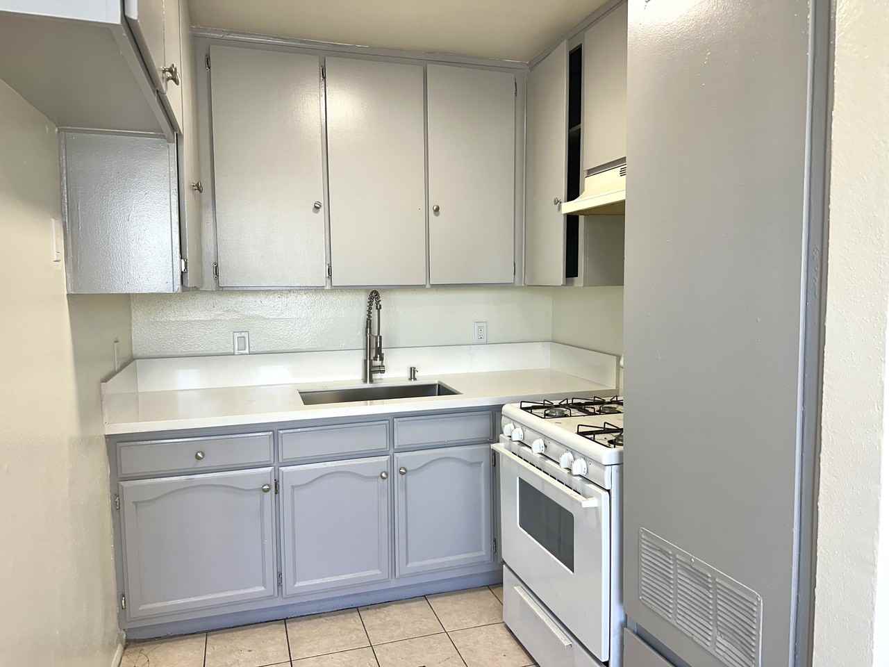 1495 Alamitos Ave #A - Photo 5 of 9