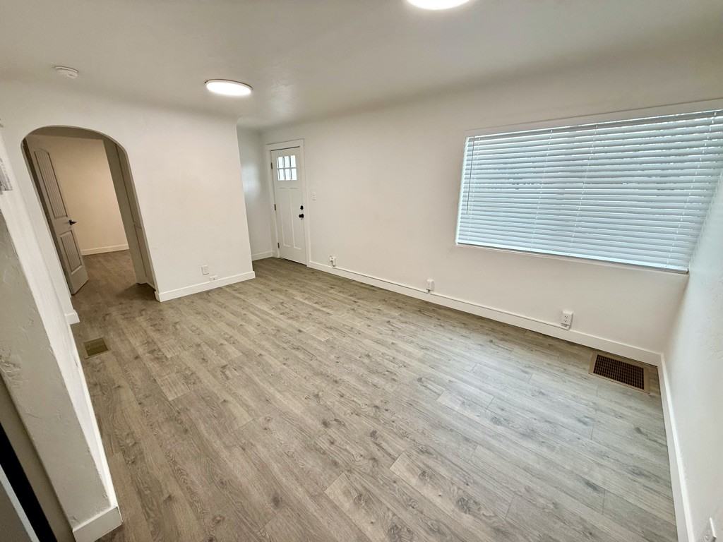 325 N 10th St #A - Photo 6 of 17