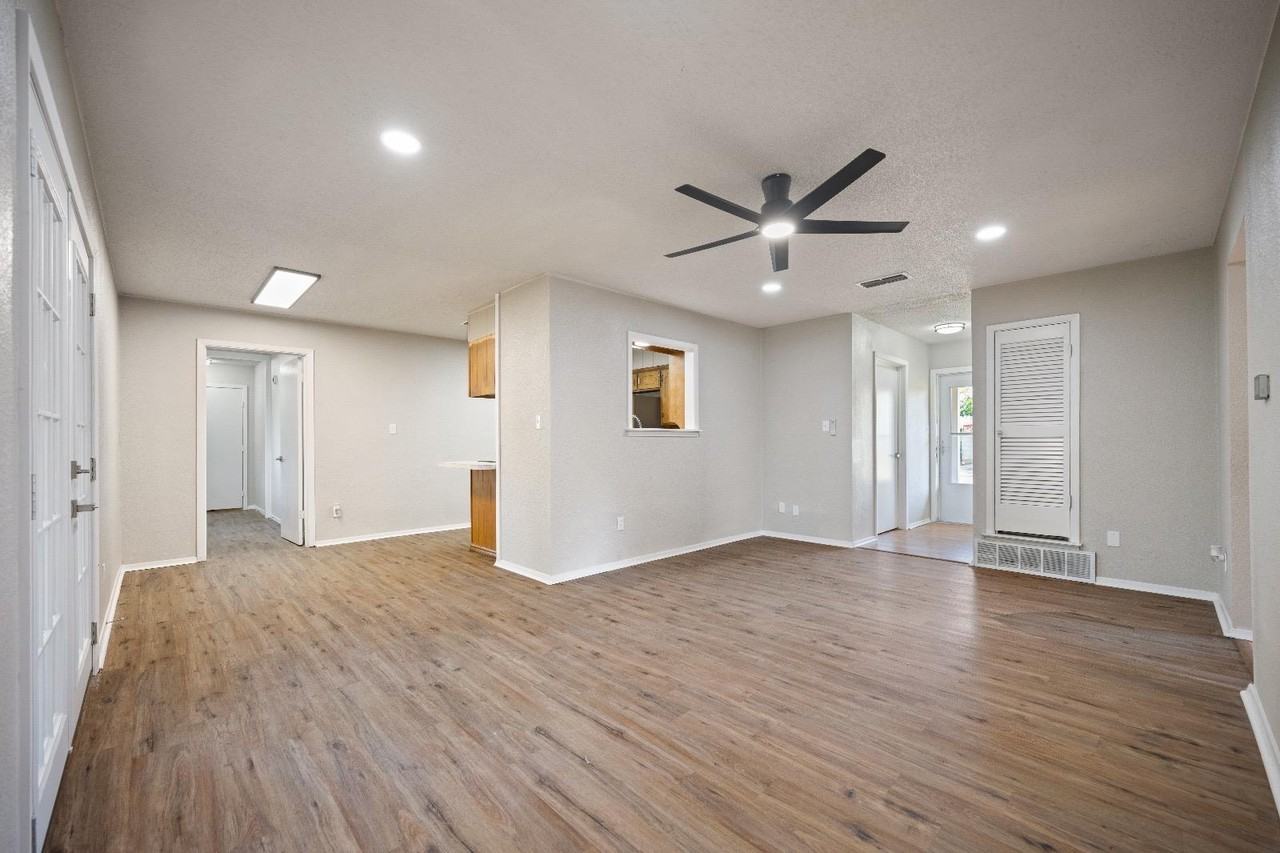 2100 Se 9th St #NA - Photo 2 of 13