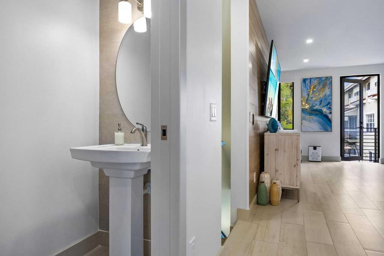 428 Se 12th Ct #428 - Photo 5 of 34