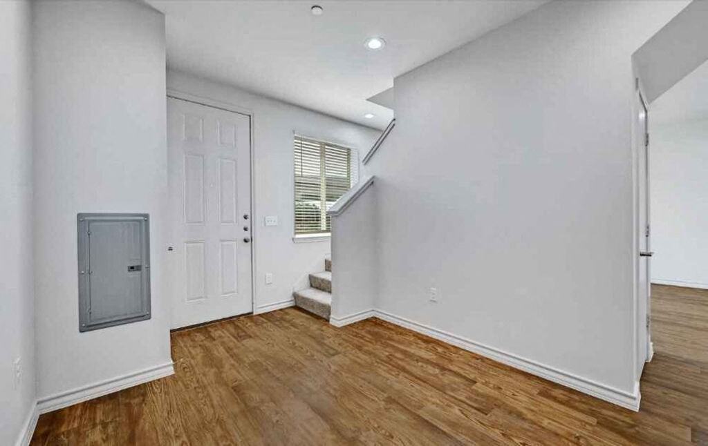 Towne Oaks - Photo 3 of 12