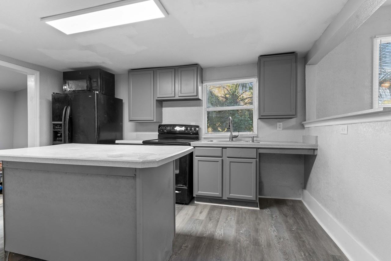 East 11th Street - Photo 7 of 50