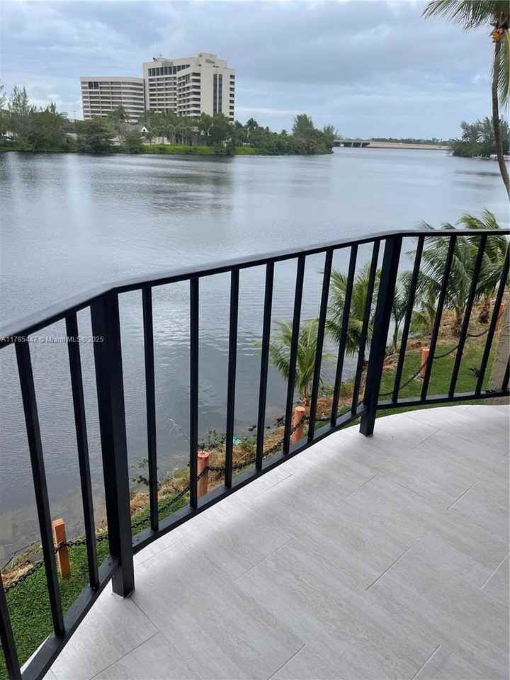 5201 Nw 7th St - Photo 4 of 20