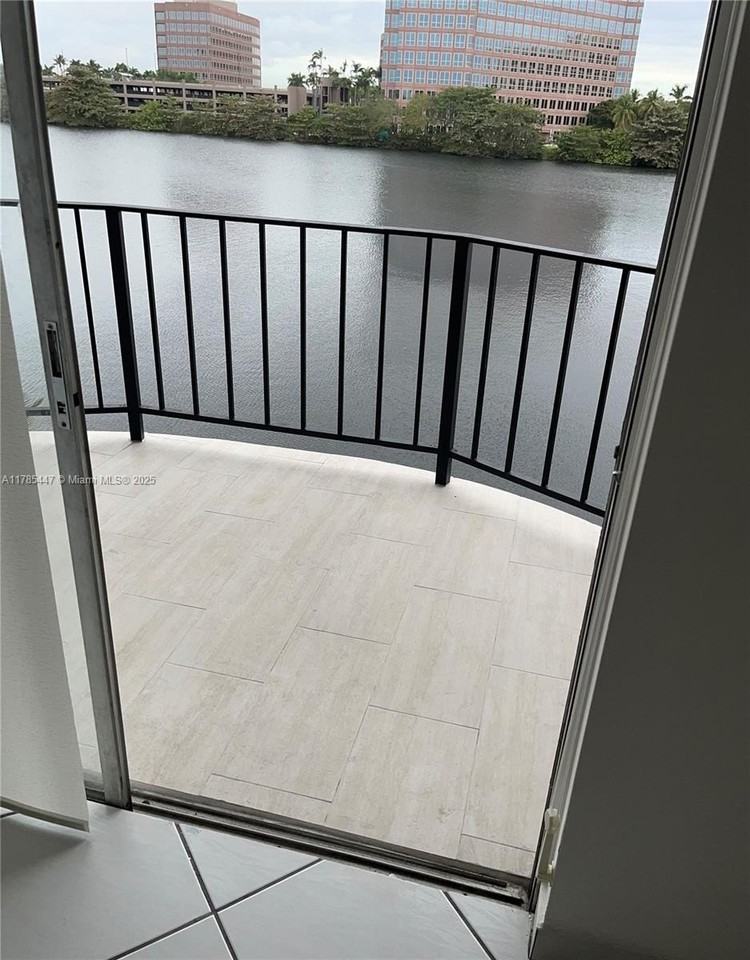 5201 Nw 7th St - Photo 6 of 20