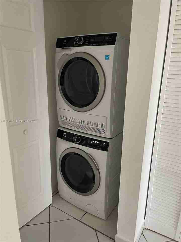 5201 Nw 7th St - Photo 7 of 20