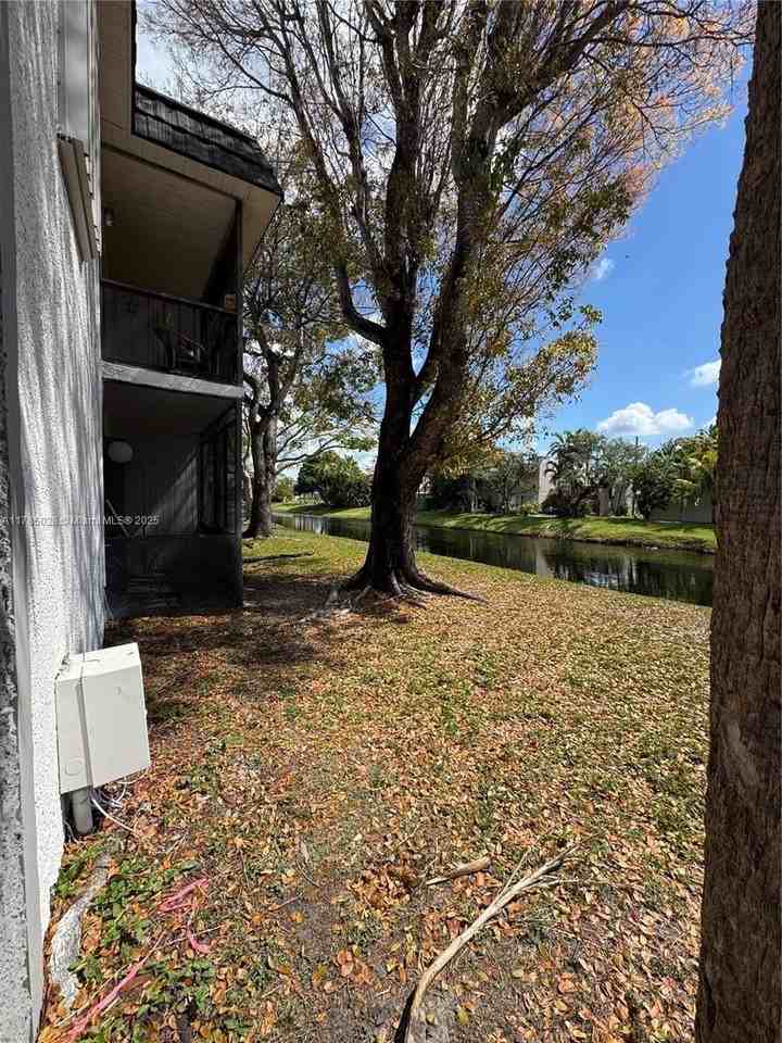 10353 Southwest 88th Street - Photo 2 of 20