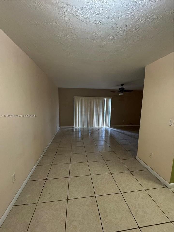 10353 Southwest 88th Street - Photo 5 of 20