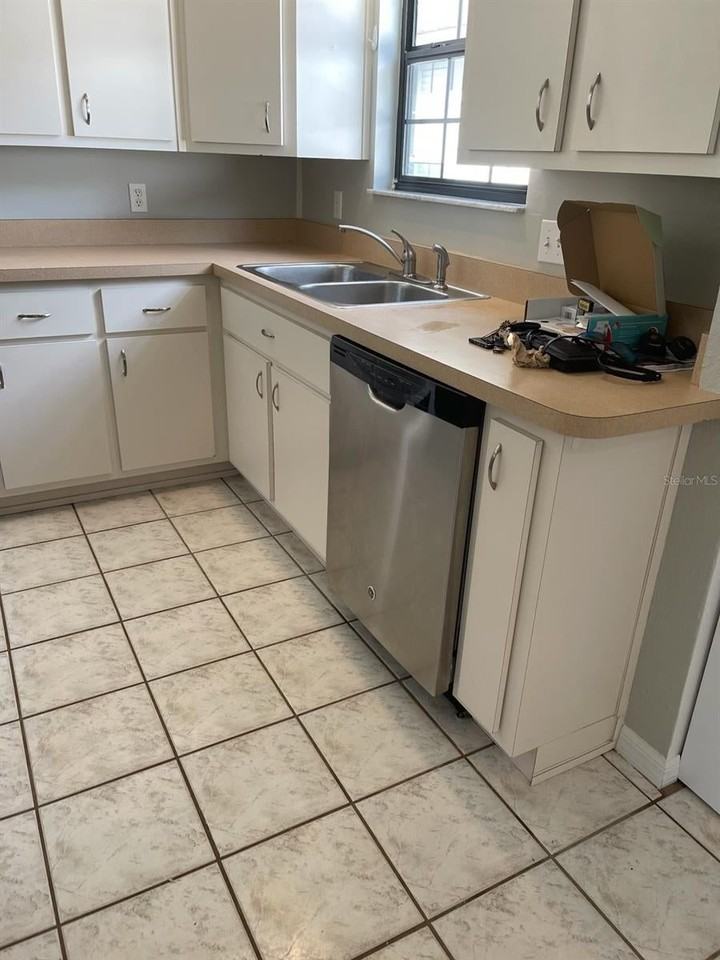 3906 Ne 22nd St - Photo 4 of 17