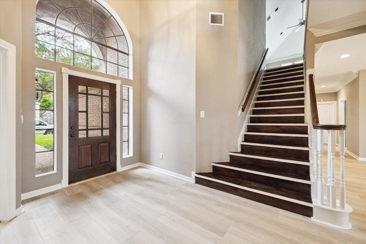 5315 Sunbright Ct - Photo 4 of 30