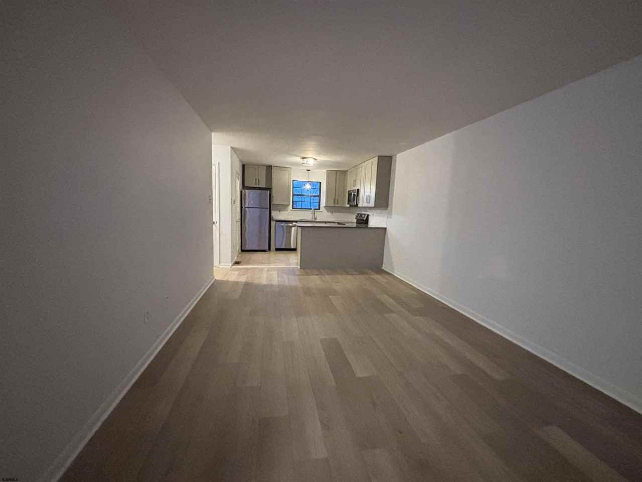 403 London Court - Photo 3 of 18