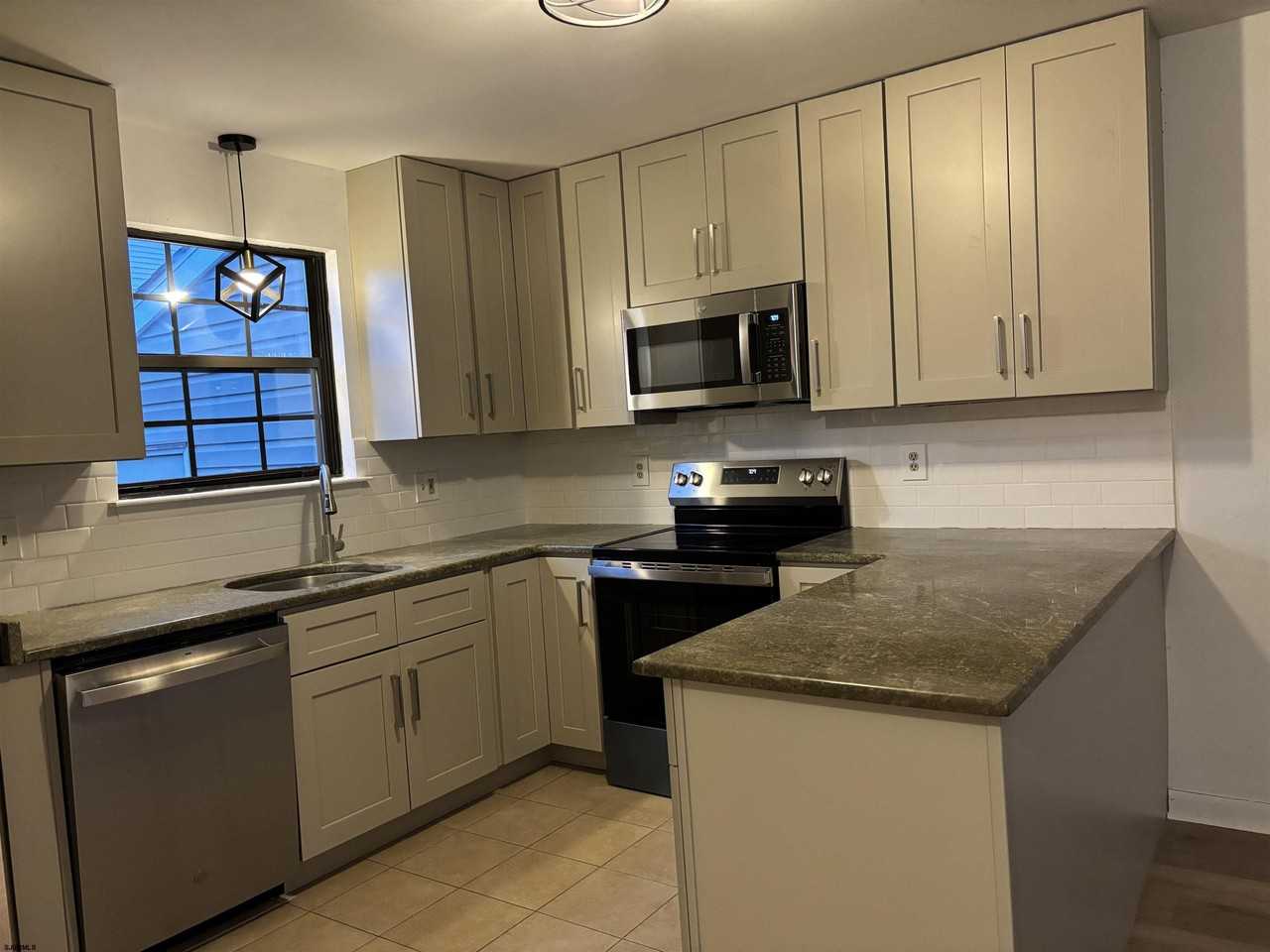 403 London Court - Photo 6 of 18