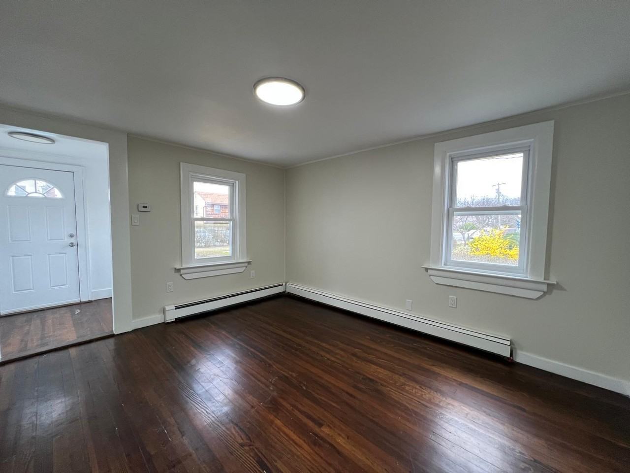 1052 Cornwell Ave - Photo 2 of 9