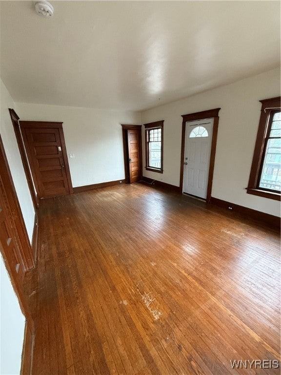 99 Montrose Ave - Photo 2 of 10