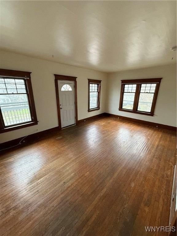 99 Montrose Ave - Photo 3 of 10