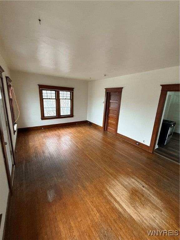 99 Montrose Ave - Photo 4 of 10