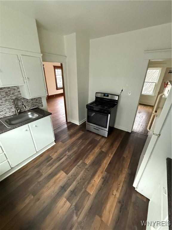 99 Montrose Ave - Photo 5 of 10