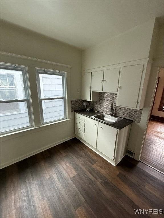 99 Montrose Ave - Photo 6 of 10