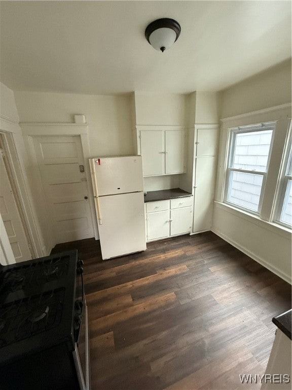 99 Montrose Ave - Photo 7 of 10