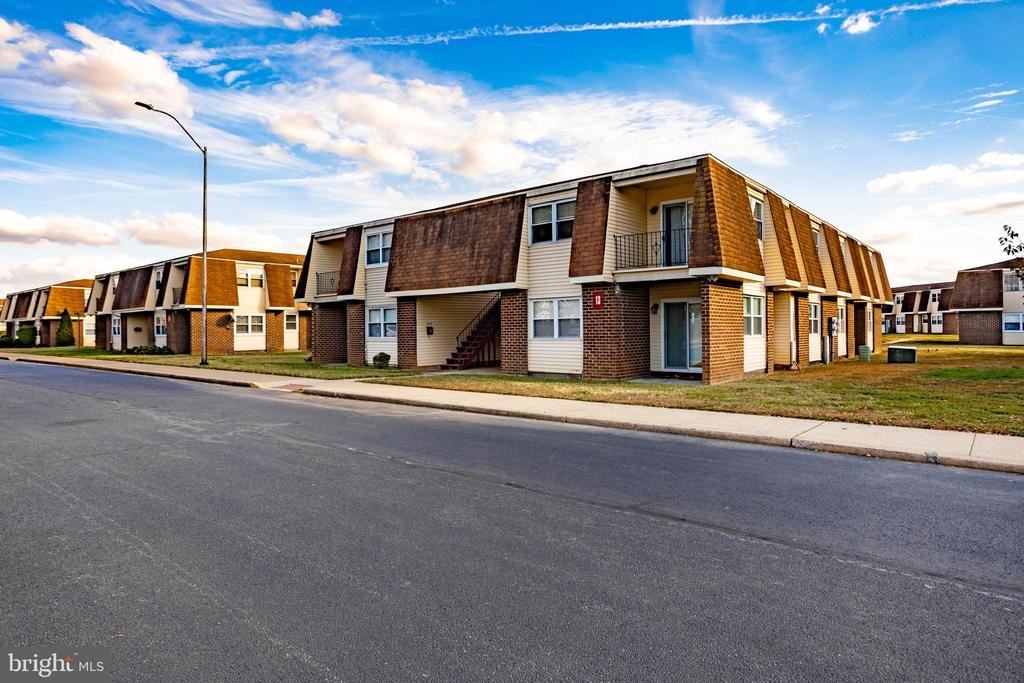 13 Florence Tollgate Pl - Photo 2 of 3