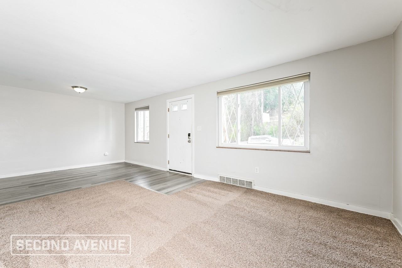 220 Briarwood Dr - Photo 4 of 28