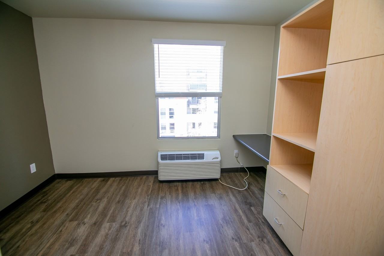 Island Village Apartments - Photo 5 of 23