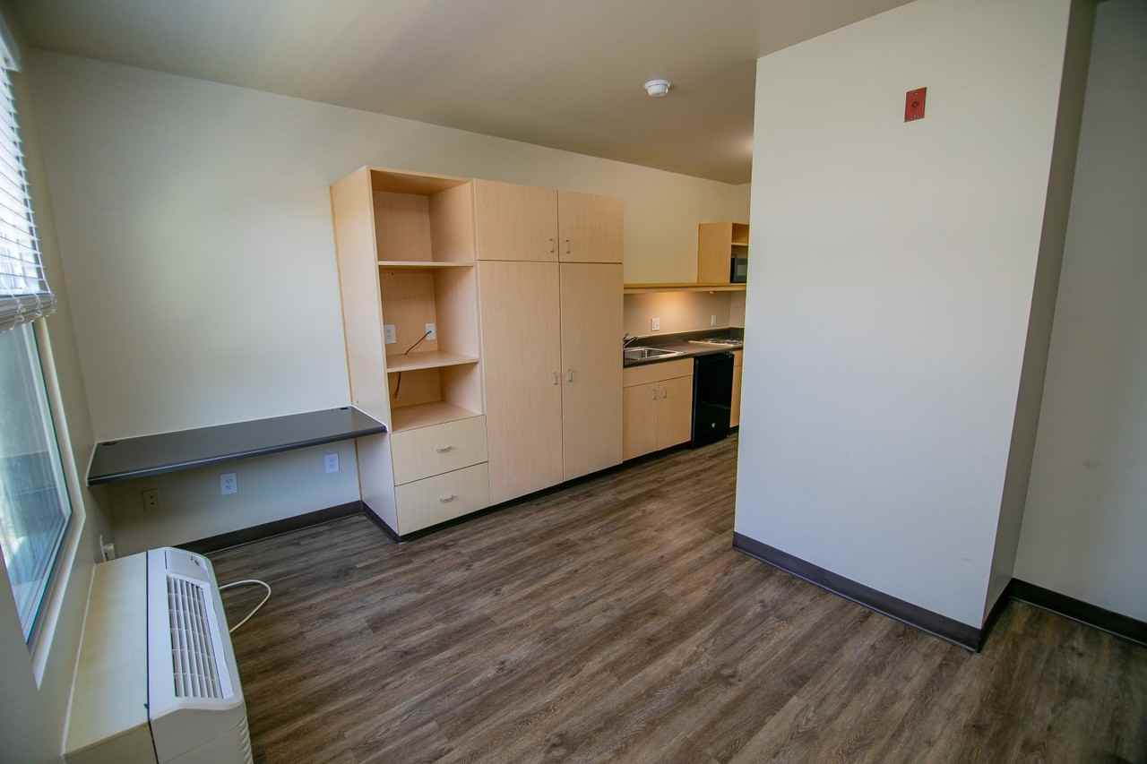 Island Village Apartments - Photo 4 of 23