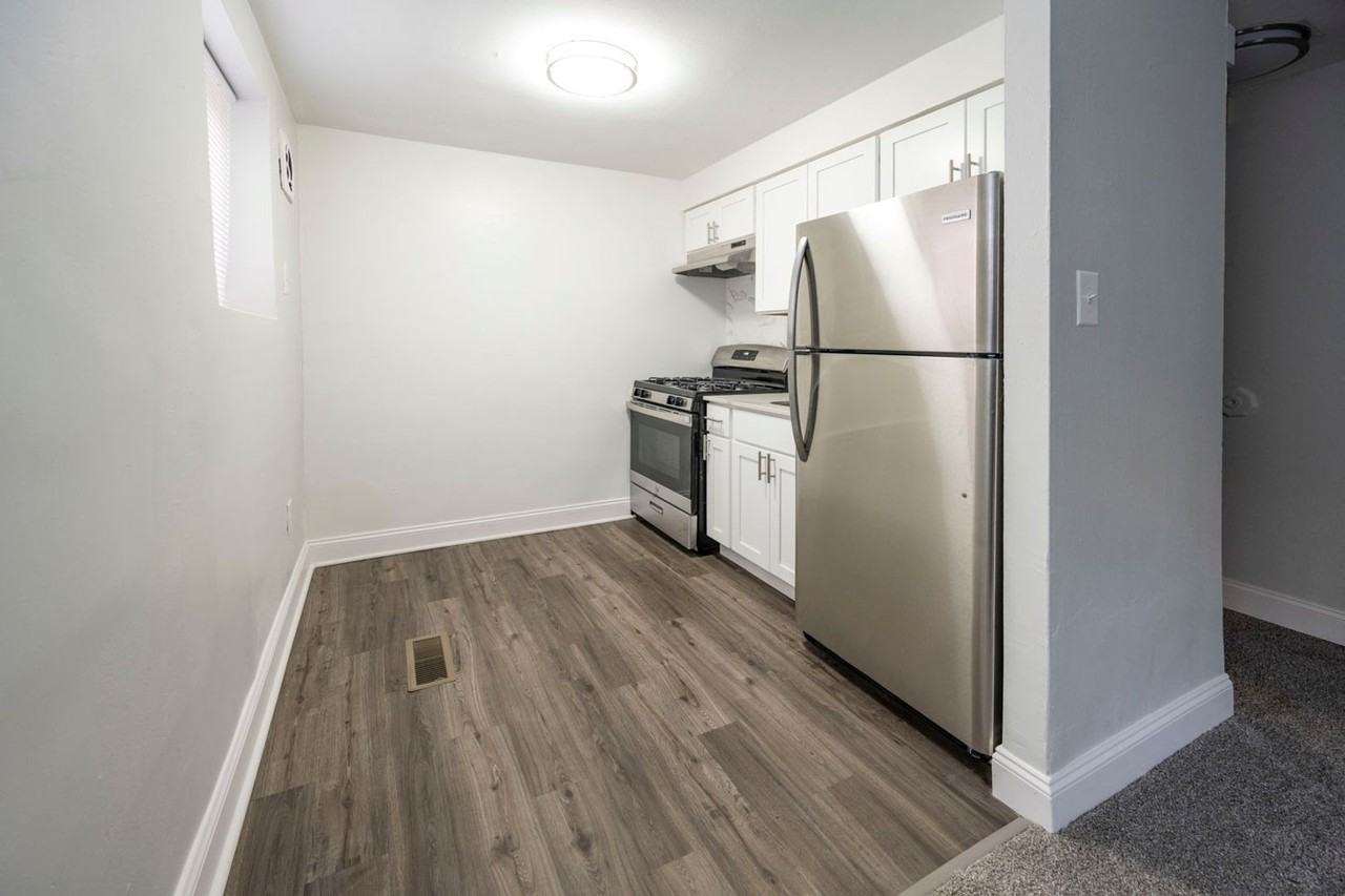 Sandalwood Apartments - Photo 4 of 18