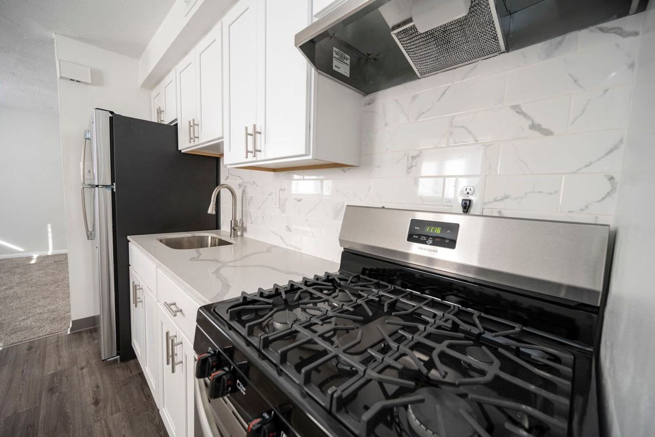 Sandalwood Apartments - Photo 5 of 14