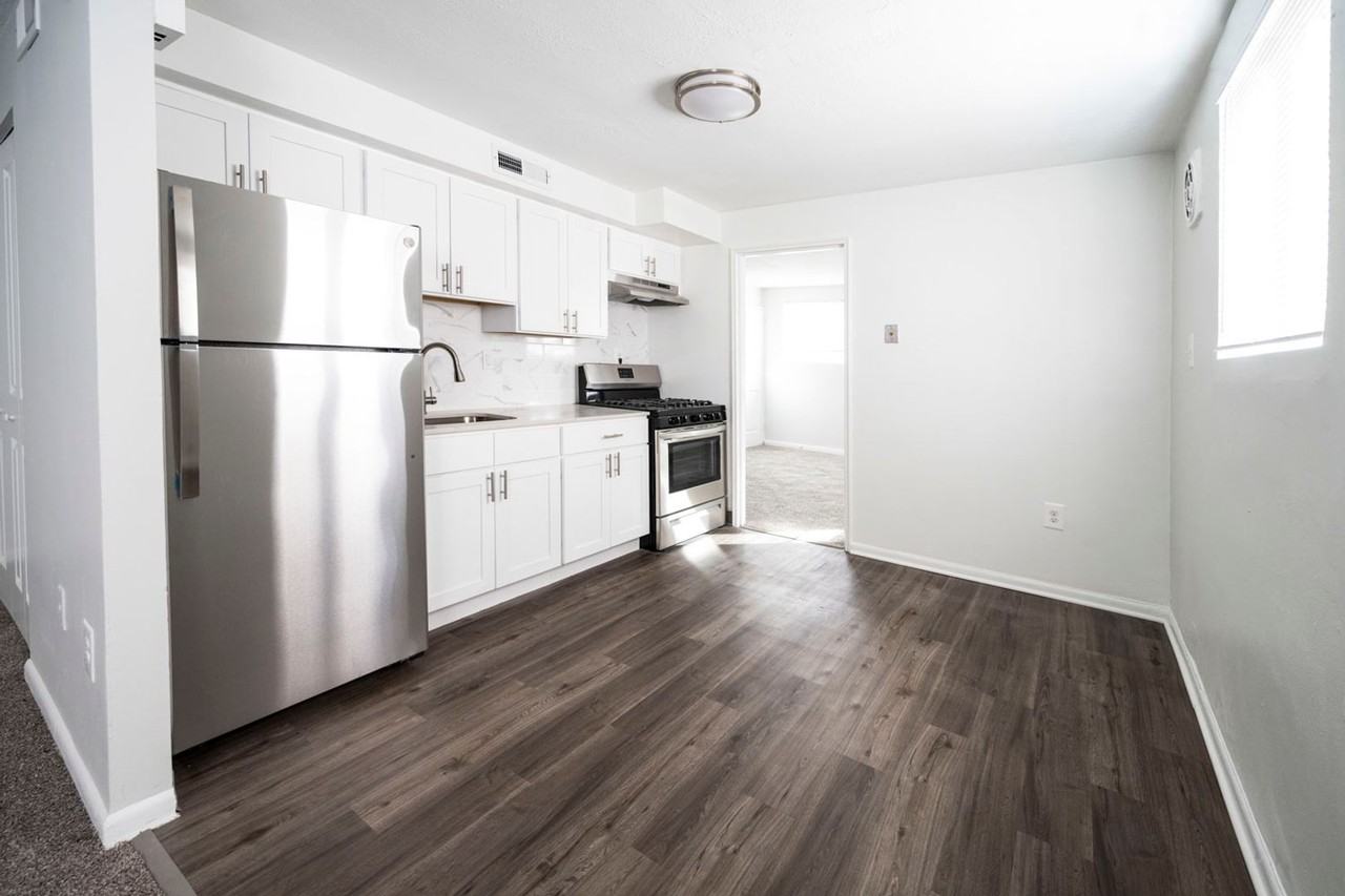Sandalwood Apartments - Photo 6 of 14